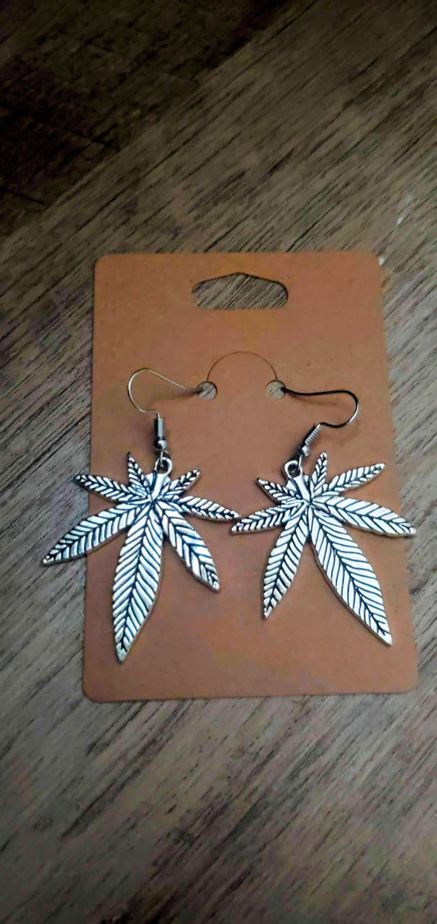 Silver Retro Leaf Earrings